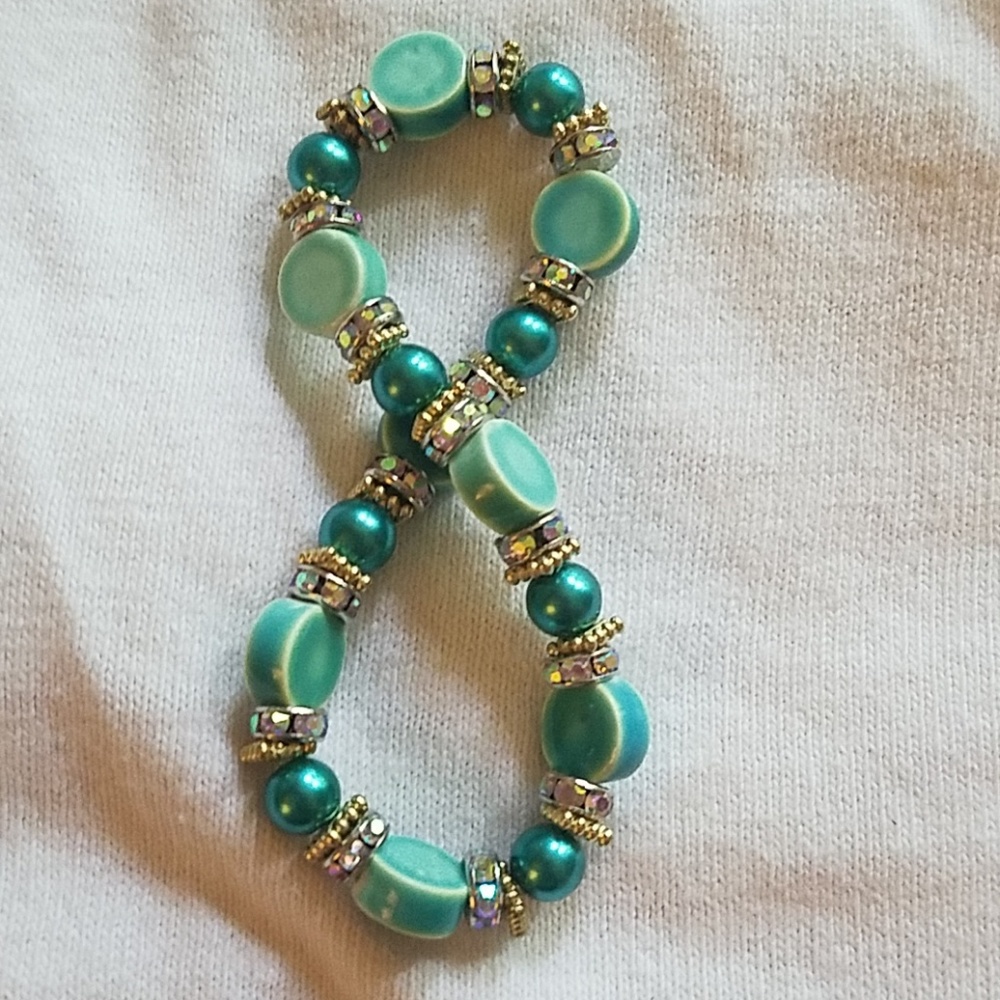 Bracelets - Picture 4 of 7